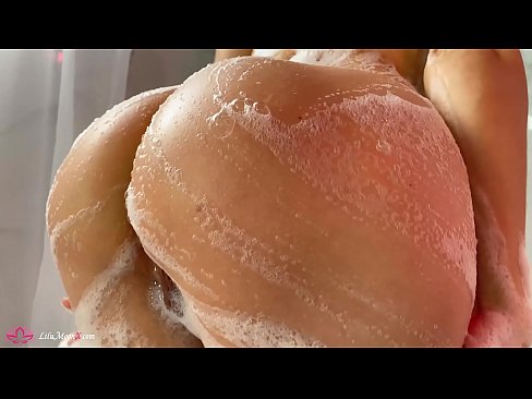 ❤️ Brunette Akuseweretsa maliseche ndi Vibrator mpaka Intense Orgasm mu Shower Zolaula zapakhomo pa ife ️❤